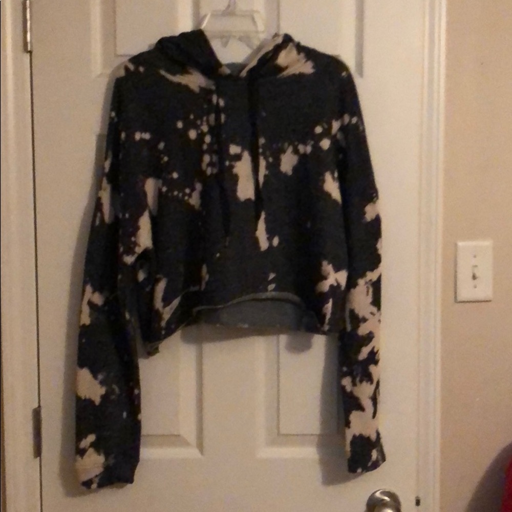 Rue 21 crop top Sweatshirt Size L